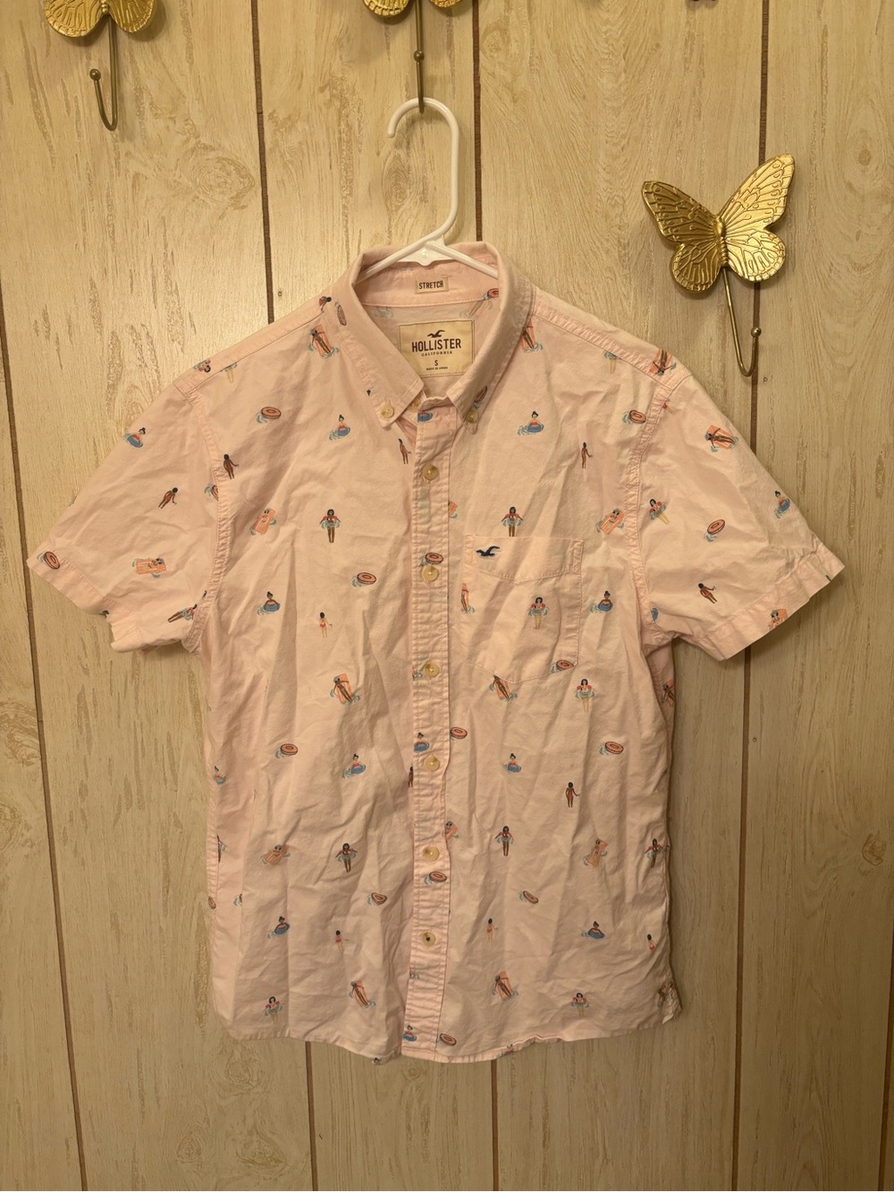 Hollister Men's Light Pink Short-Sleeve Button-Down with Beach Print